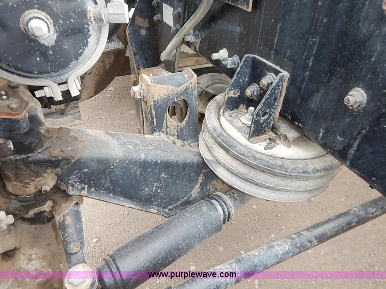 image for item I5277 2007 Mack CHN613 semi truck