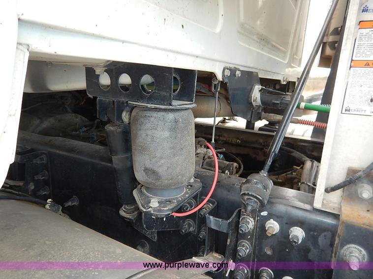 image for item I5277 2007 Mack CHN613 semi truck