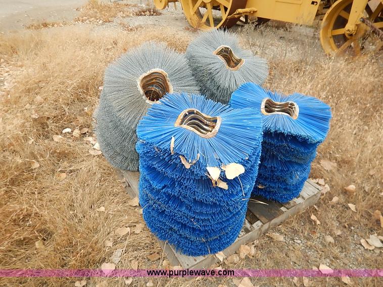 image for item I5278 Bobcat sweeper