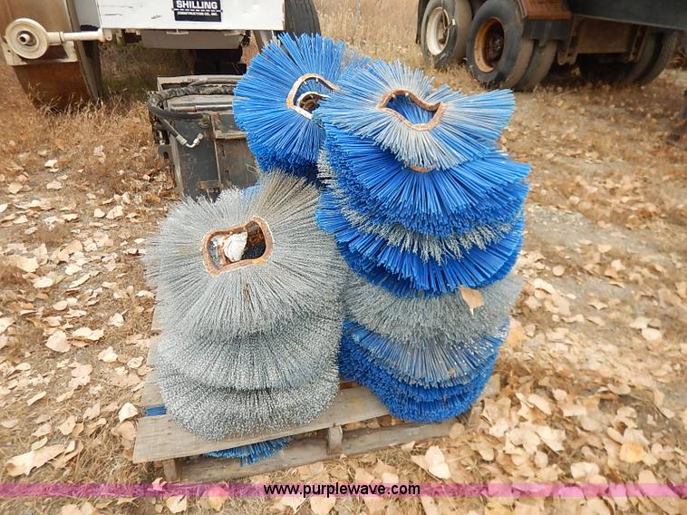 image for item I5278 Bobcat sweeper