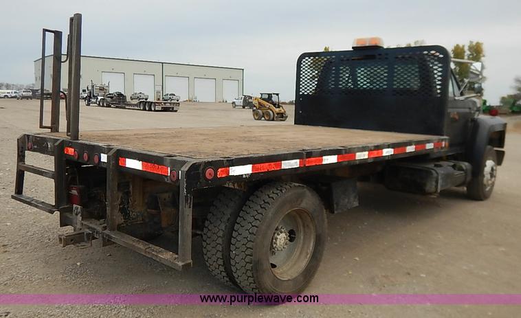 image for item I5297 1989 Ford F700 Custom Cab flatbed truck