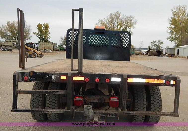 image for item I5297 1989 Ford F700 Custom Cab flatbed truck