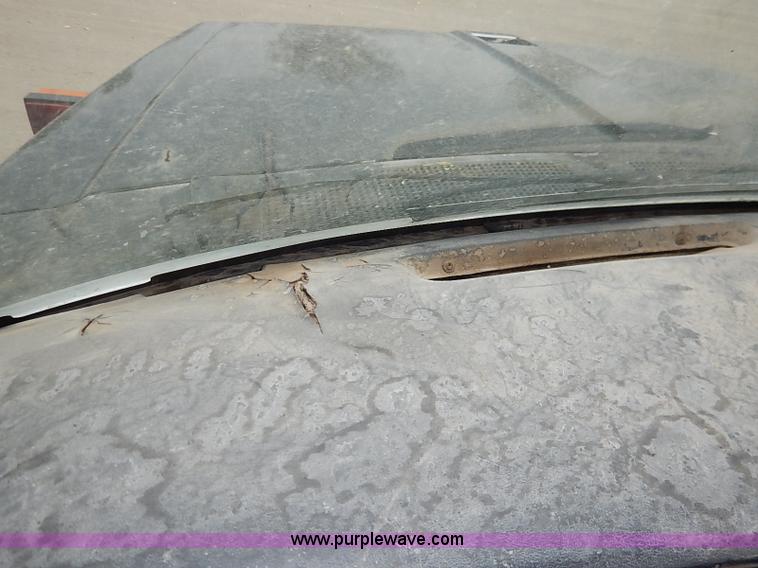 image for item I5297 1989 Ford F700 Custom Cab flatbed truck