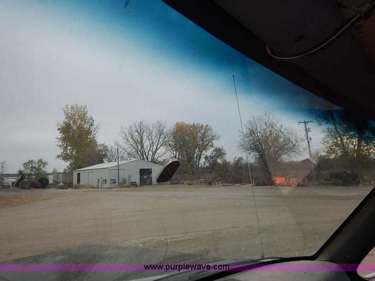 image for item I5297 1989 Ford F700 Custom Cab flatbed truck