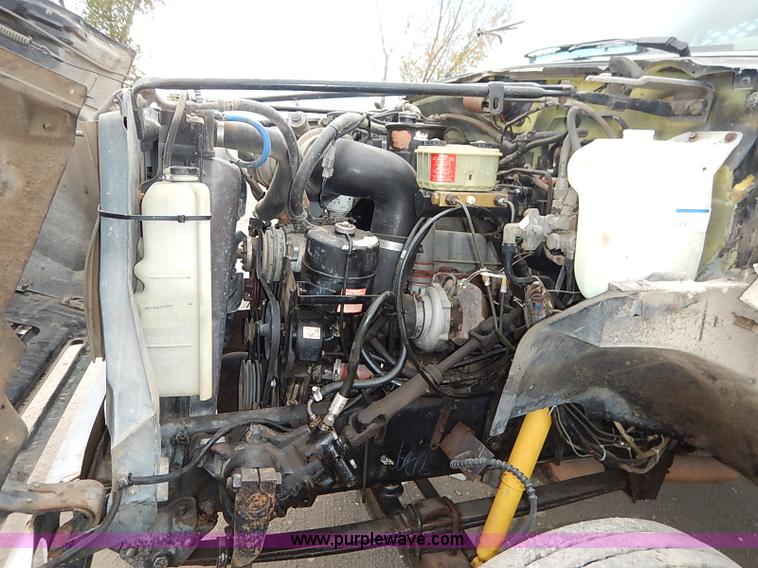 image for item I5297 1989 Ford F700 Custom Cab flatbed truck