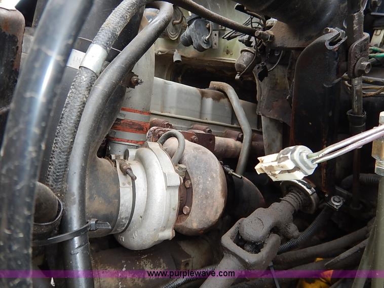 image for item I5297 1989 Ford F700 Custom Cab flatbed truck