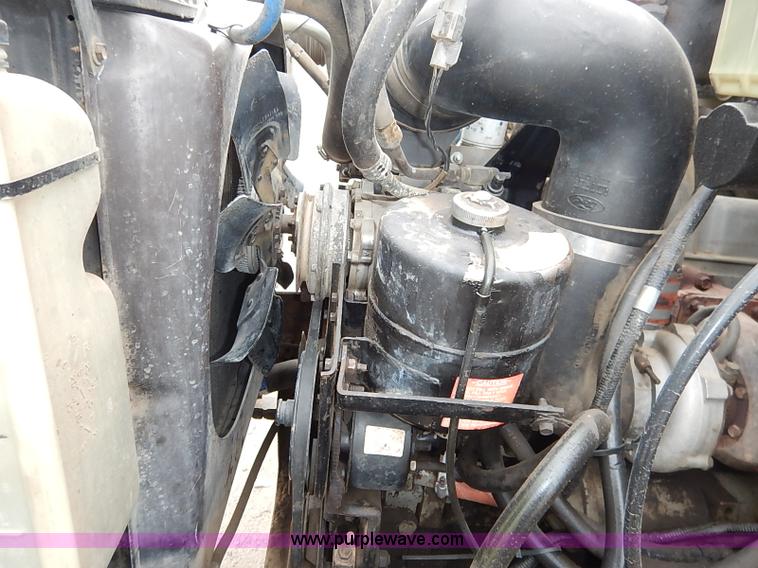 image for item I5297 1989 Ford F700 Custom Cab flatbed truck