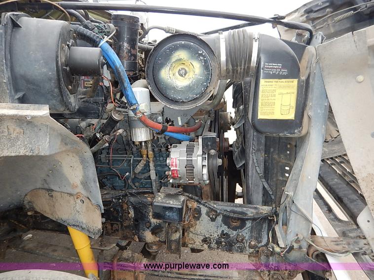 image for item I5297 1989 Ford F700 Custom Cab flatbed truck