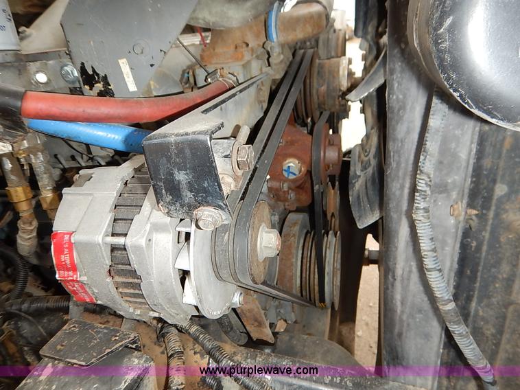 image for item I5297 1989 Ford F700 Custom Cab flatbed truck