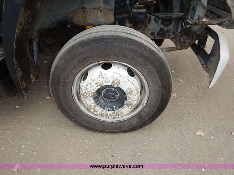 image for item I5297 1989 Ford F700 Custom Cab flatbed truck