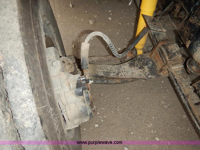 image for item I5297 1989 Ford F700 Custom Cab flatbed truck