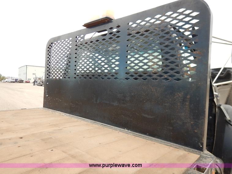 image for item I5297 1989 Ford F700 Custom Cab flatbed truck