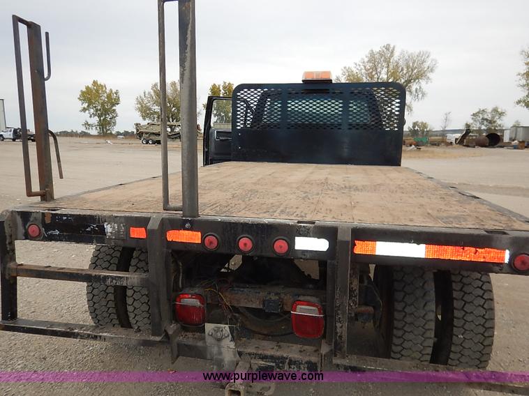 image for item I5297 1989 Ford F700 Custom Cab flatbed truck