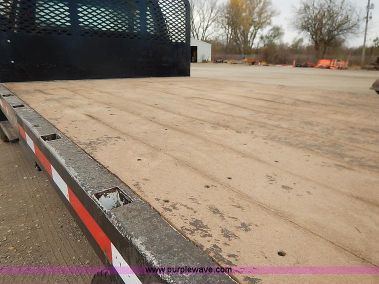 image for item I5297 1989 Ford F700 Custom Cab flatbed truck