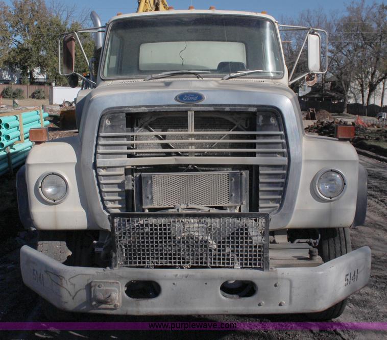 image for item I5907 1984 Ford LT8000 water truck