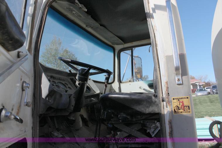 image for item I5907 1984 Ford LT8000 water truck