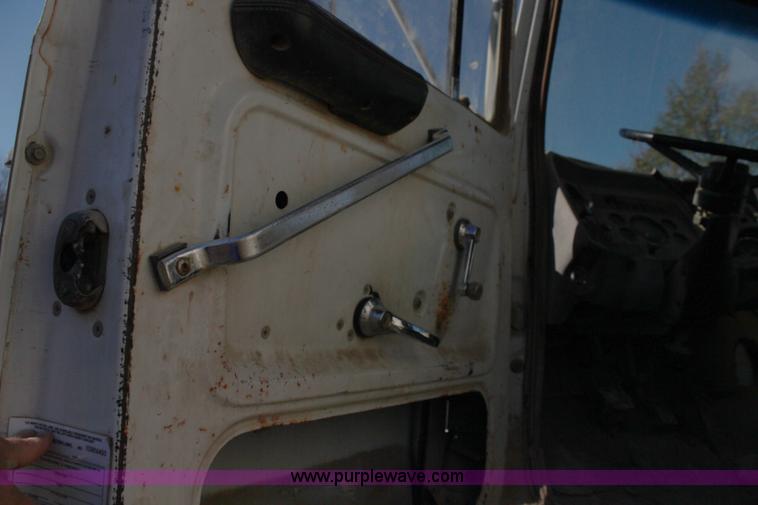 image for item I5907 1984 Ford LT8000 water truck