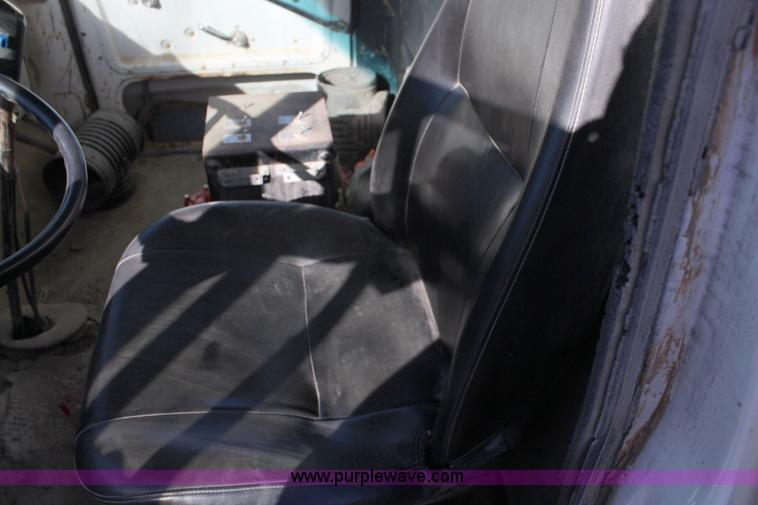 image for item I5907 1984 Ford LT8000 water truck