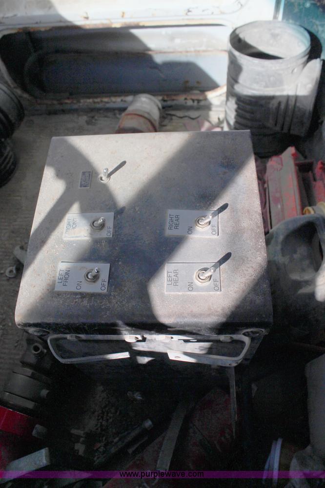 image for item I5907 1984 Ford LT8000 water truck