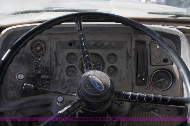 image for item I5907 1984 Ford LT8000 water truck