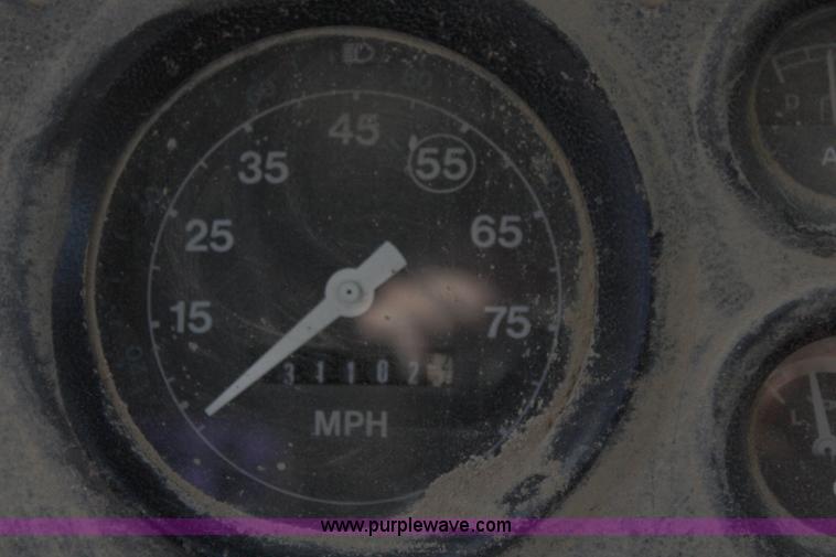 image for item I5907 1984 Ford LT8000 water truck