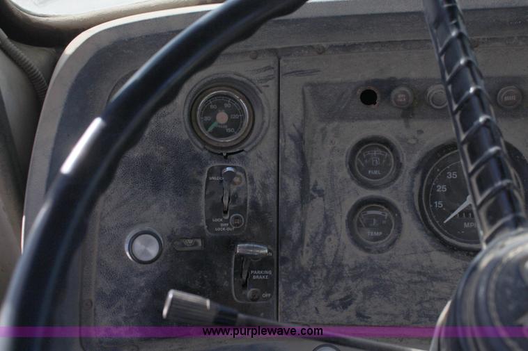 image for item I5907 1984 Ford LT8000 water truck