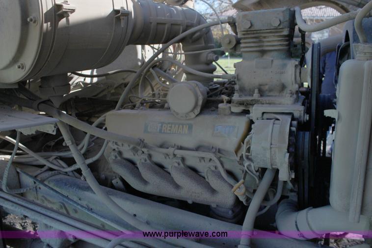 image for item I5907 1984 Ford LT8000 water truck