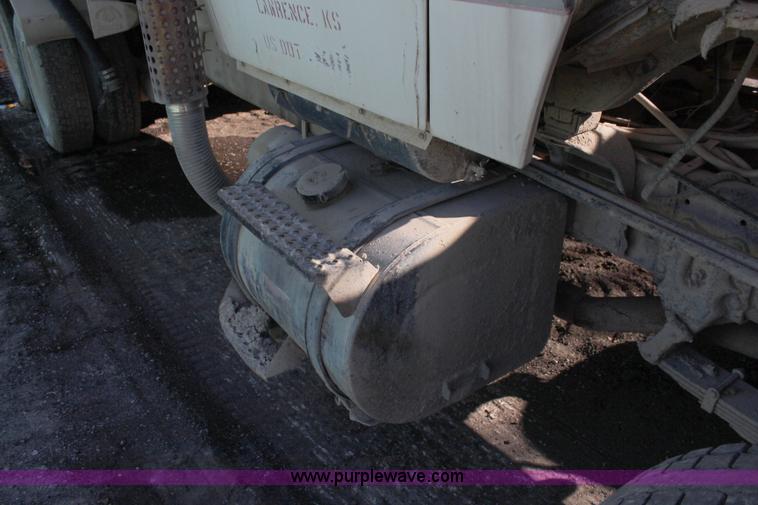 image for item I5907 1984 Ford LT8000 water truck