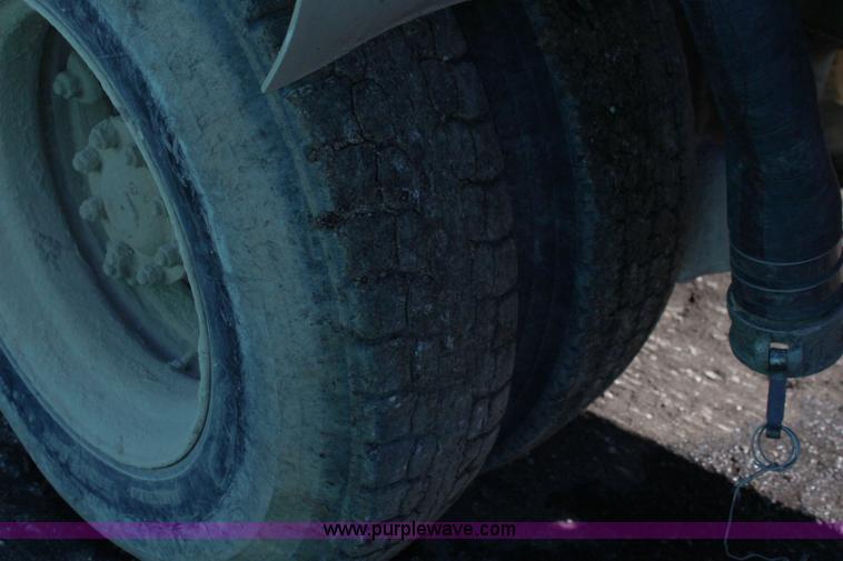 image for item I5907 1984 Ford LT8000 water truck