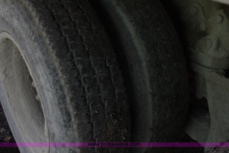 image for item I5907 1984 Ford LT8000 water truck