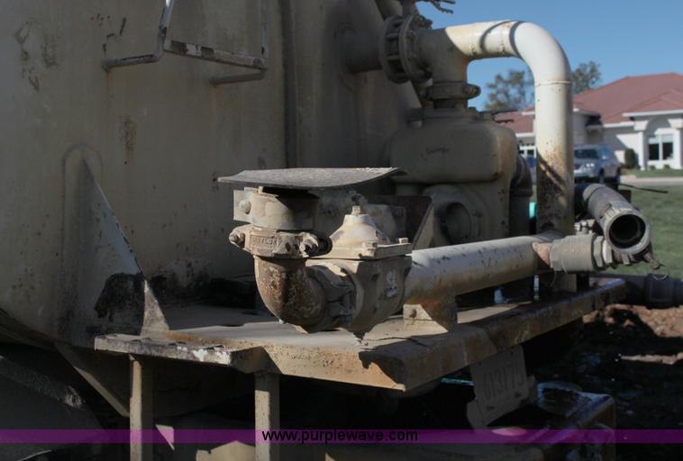 image for item I5907 1984 Ford LT8000 water truck