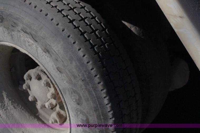 image for item I5907 1984 Ford LT8000 water truck