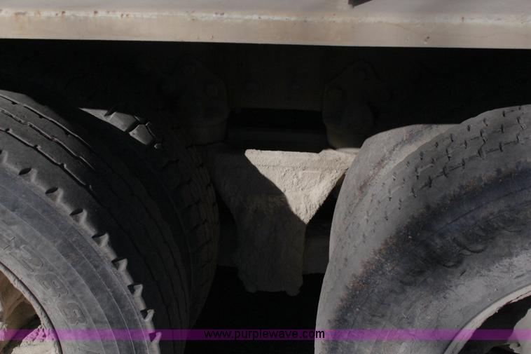 image for item I5907 1984 Ford LT8000 water truck