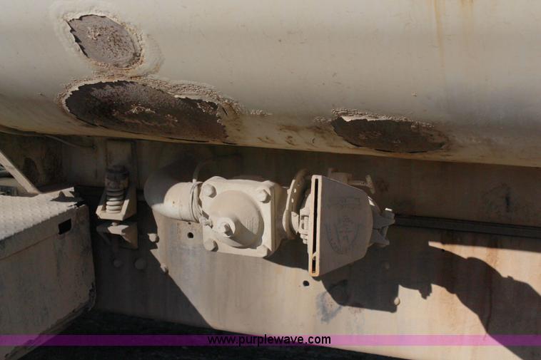 image for item I5907 1984 Ford LT8000 water truck