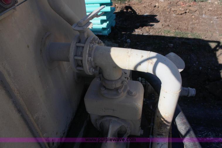 image for item I5907 1984 Ford LT8000 water truck