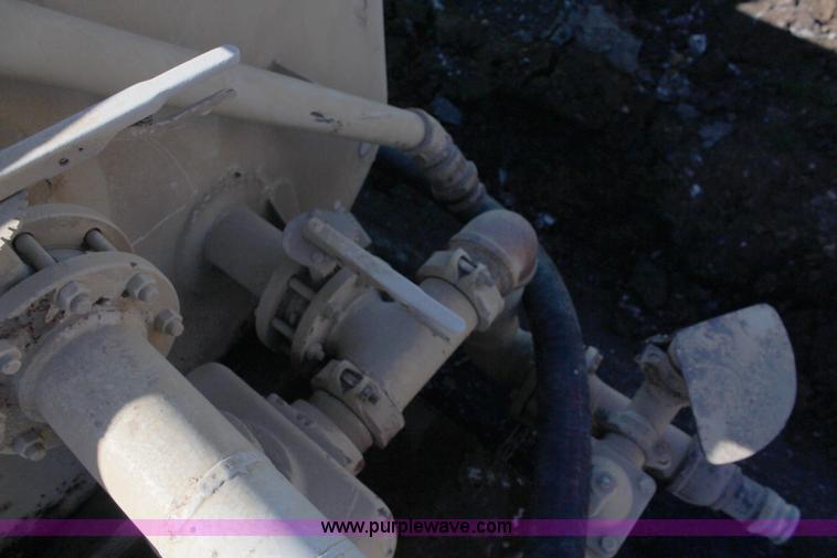 image for item I5907 1984 Ford LT8000 water truck