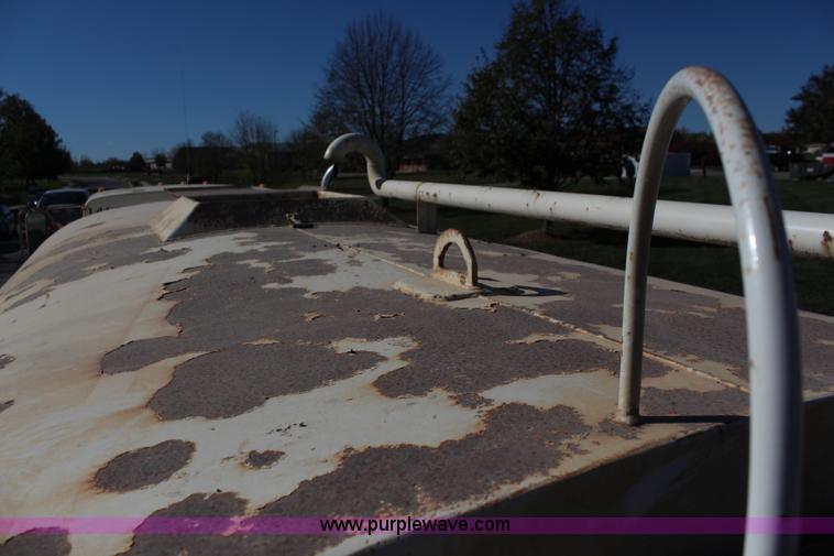 image for item I5907 1984 Ford LT8000 water truck