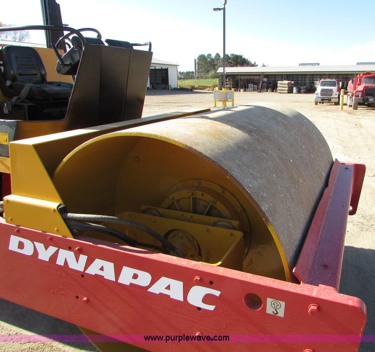 image for item I6723 1996 Dynapac CA251D 25 series smooth drum roller