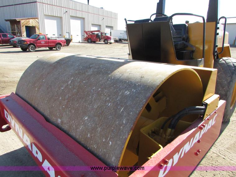 image for item I6723 1996 Dynapac CA251D 25 series smooth drum roller