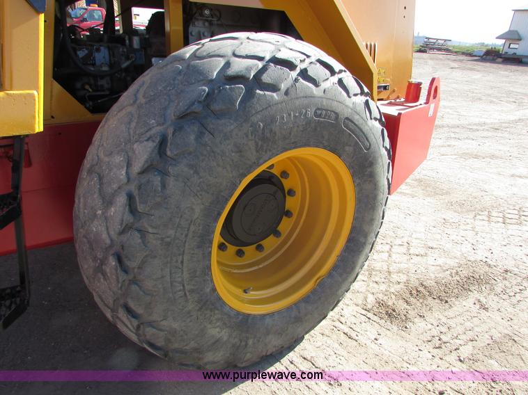 image for item I6723 1996 Dynapac CA251D 25 series smooth drum roller