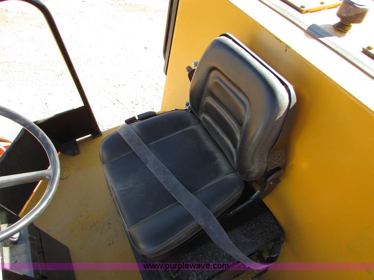 image for item I6723 1996 Dynapac CA251D 25 series smooth drum roller