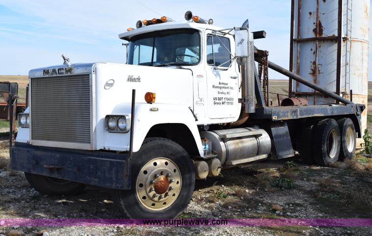 image for item I8662 1985 Mack RWS 722LST Super Liner flatbed truck