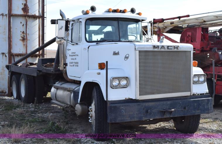 image for item I8662 1985 Mack RWS 722LST Super Liner flatbed truck
