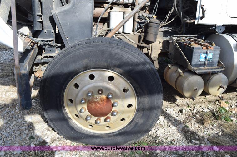 image for item I8662 1985 Mack RWS 722LST Super Liner flatbed truck