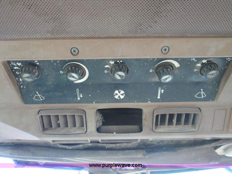 image for item I8675 1988 John Deere 2355 MFWD tractor