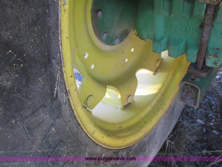 image for item I8675 1988 John Deere 2355 MFWD tractor