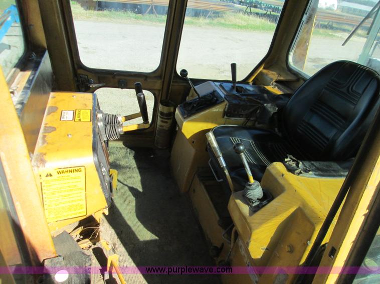 image for item I8676 1983 Fiat-Allis 10C Oilfield Special dozer