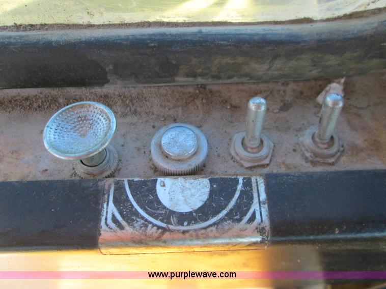 image for item I8676 1983 Fiat-Allis 10C Oilfield Special dozer