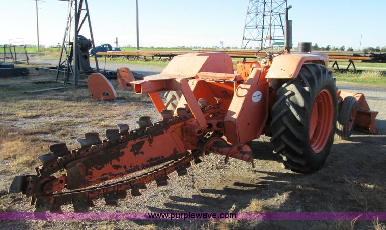 image for item I8678 Case Davis 550 Road Run'r trencher