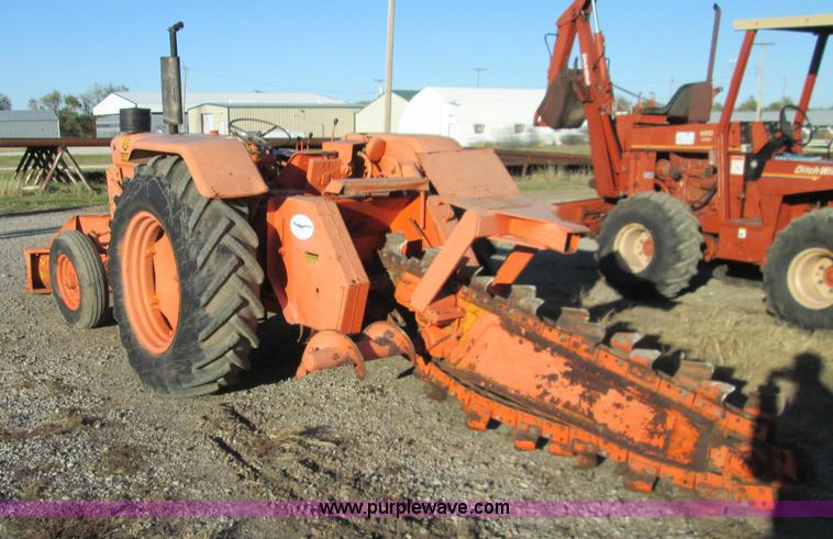 image for item I8678 Case Davis 550 Road Run'r trencher